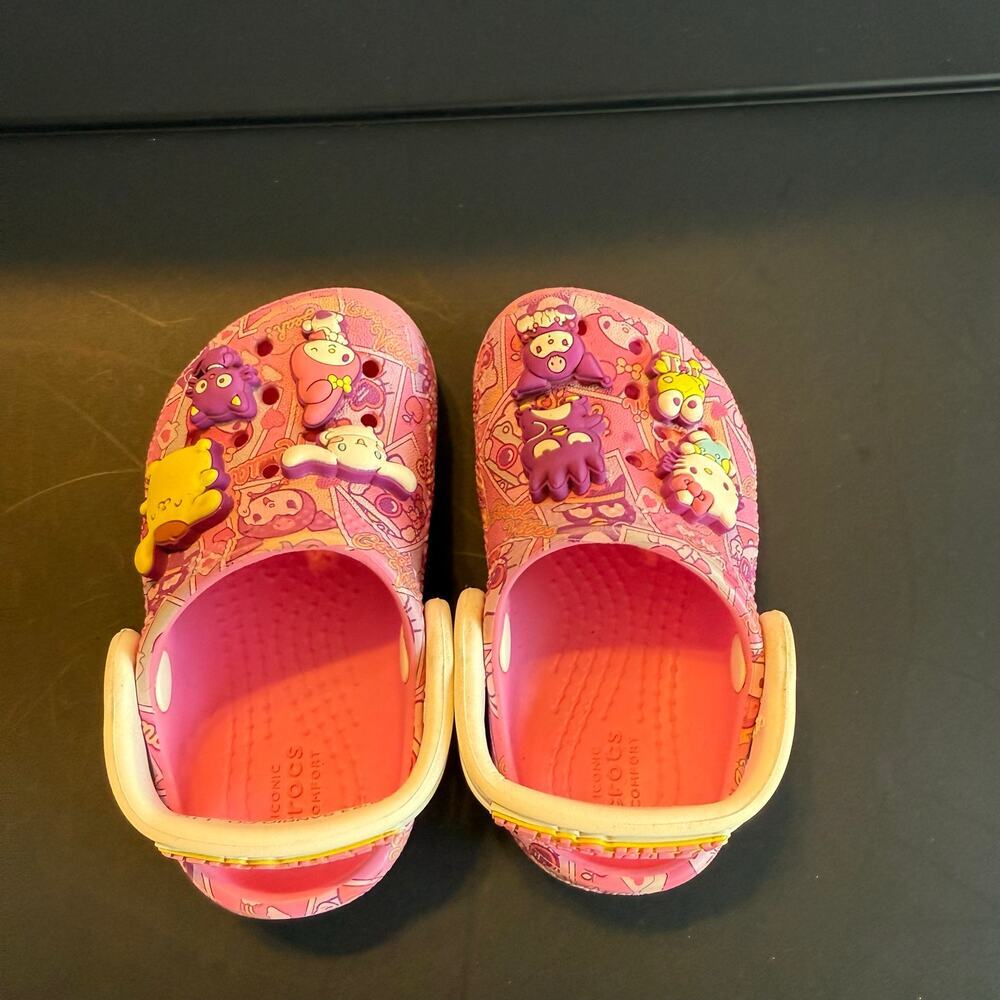 Crocs Hello Kitty & Friends C5 Pink Sanrio Collab Clogs with Jibbitz Charms - Picture 3 of 9